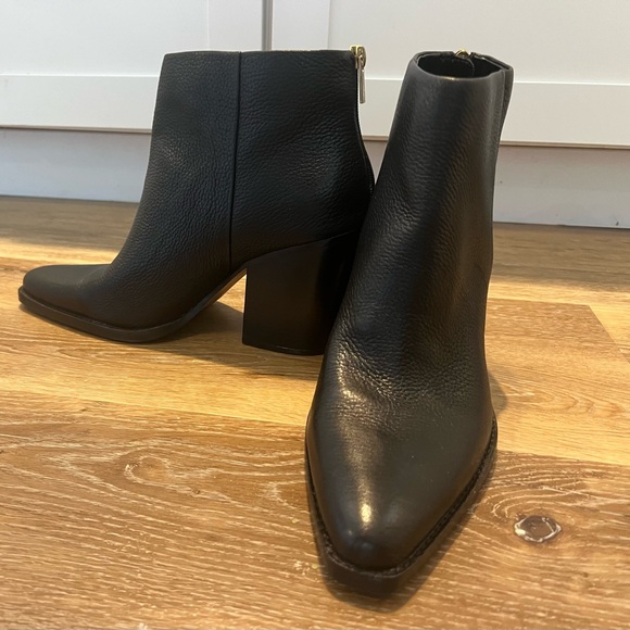 Vince Camuto Shoes - Vince Camuto Black Leather boots size 11